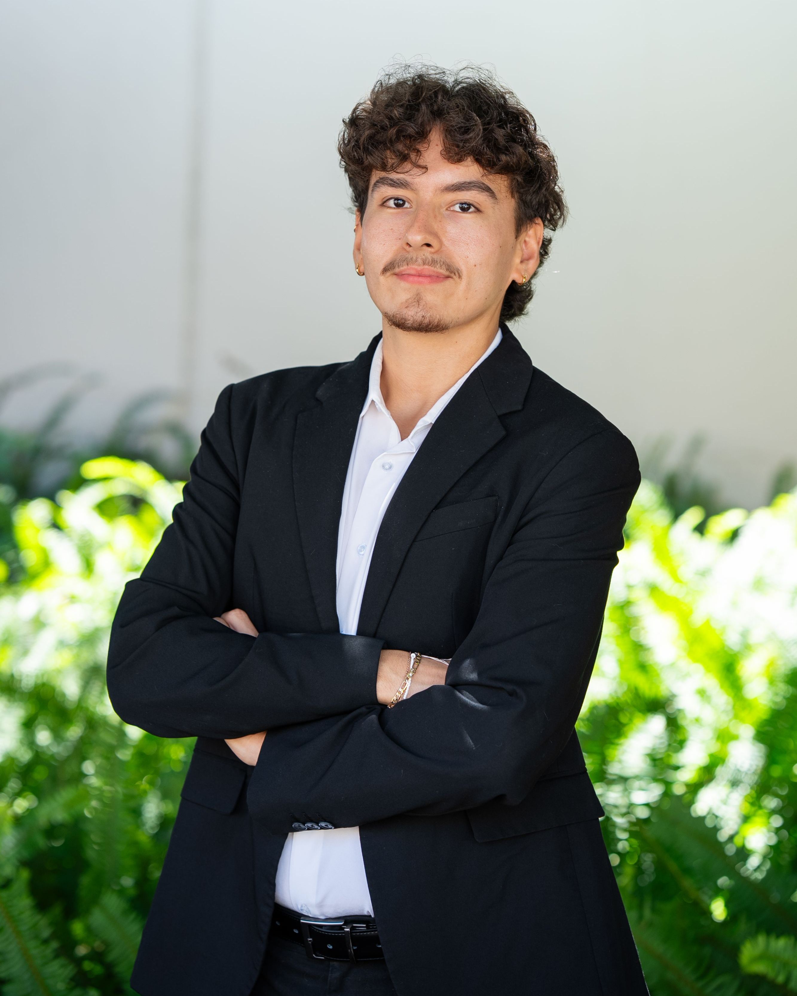 Ivan Flores headshot